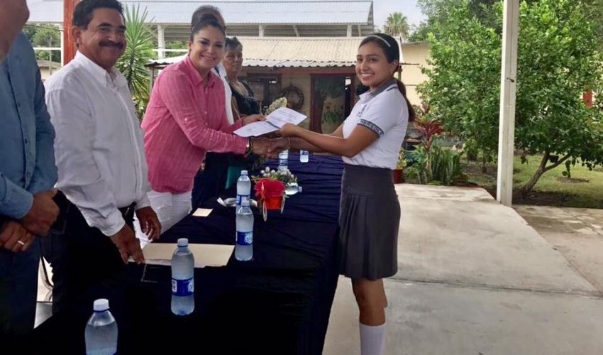 tercer entrega de becas propósito y virtud